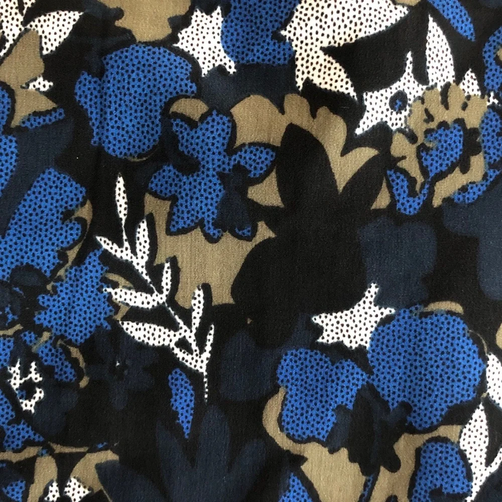Tommy Hilfiger size 4 Blue and Black Floral Skirt with pockets - Picture 2 of 3